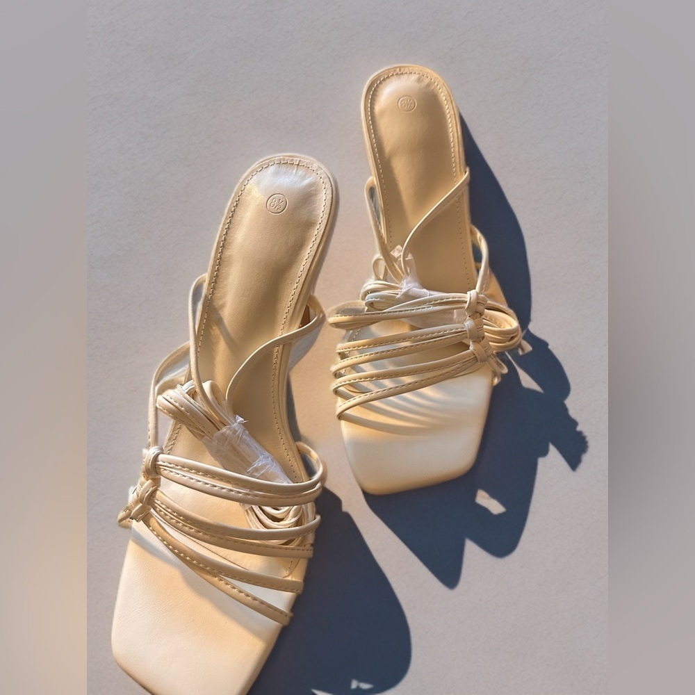 NEW Women’s Strappy Lace Up Heeled Sandals Square Open Toe Stiletto Tan Size 8.5